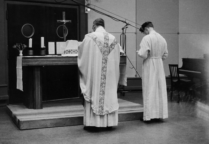 Genève, Studio, 1960,  Messe radio/Photo MF. Guillermin.notrehistoire.,ch